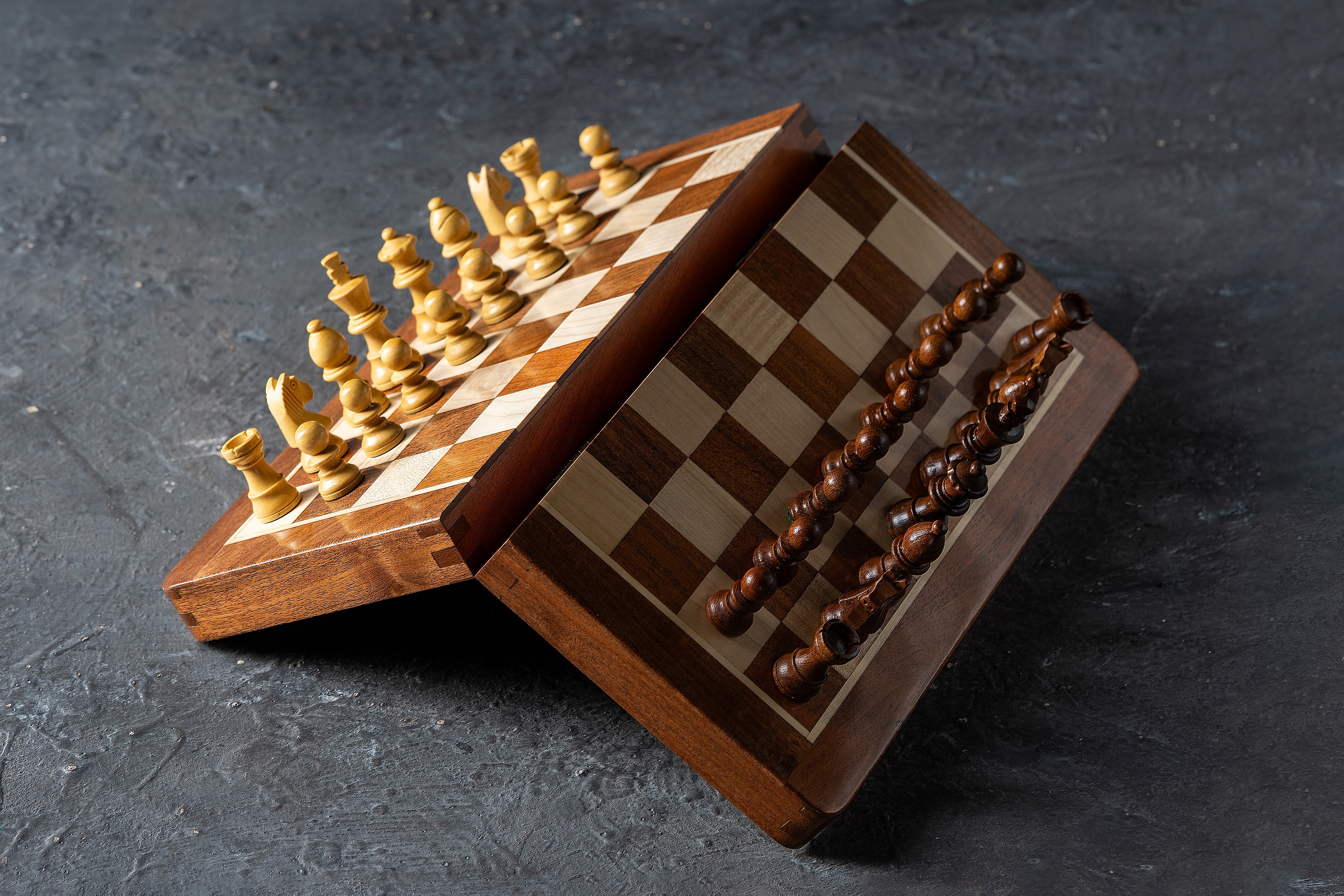 Wooden Magnetic šachmatų rinkinys with 30 cm inlaid šachmatų lenta